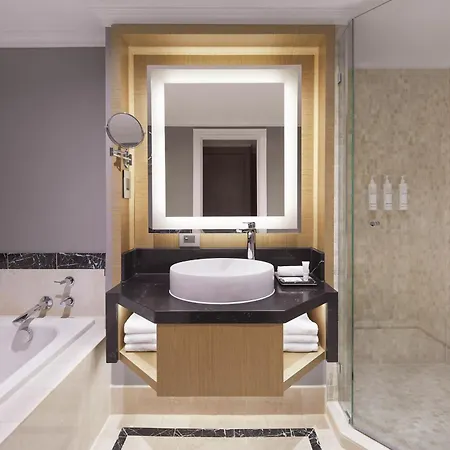 Brisbane Marriott Hotel Exterior photo A bathroom in a hotel